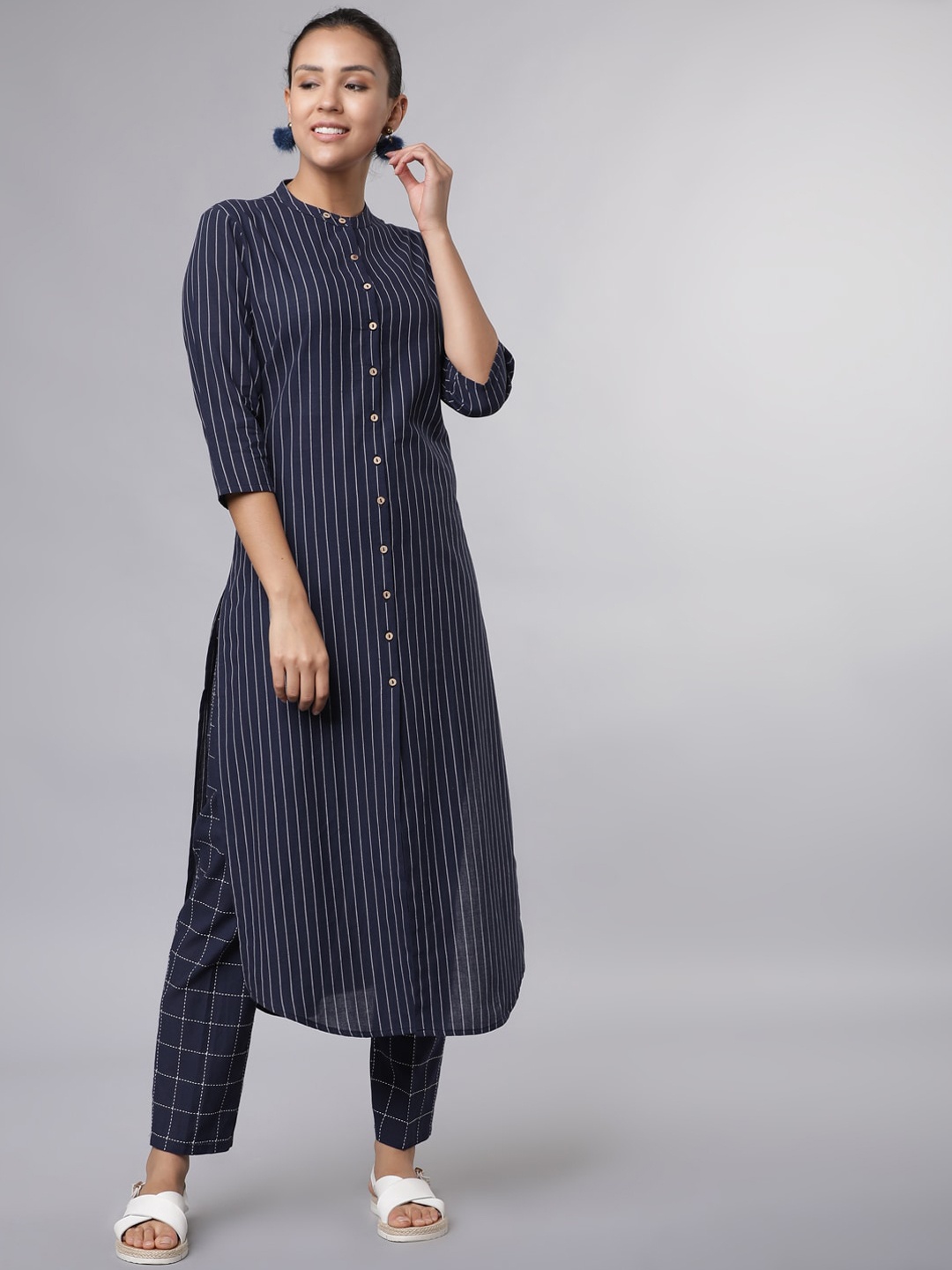 Vishudh Women Navy Blue & Off-White Embroidered Kurta with Trousers
