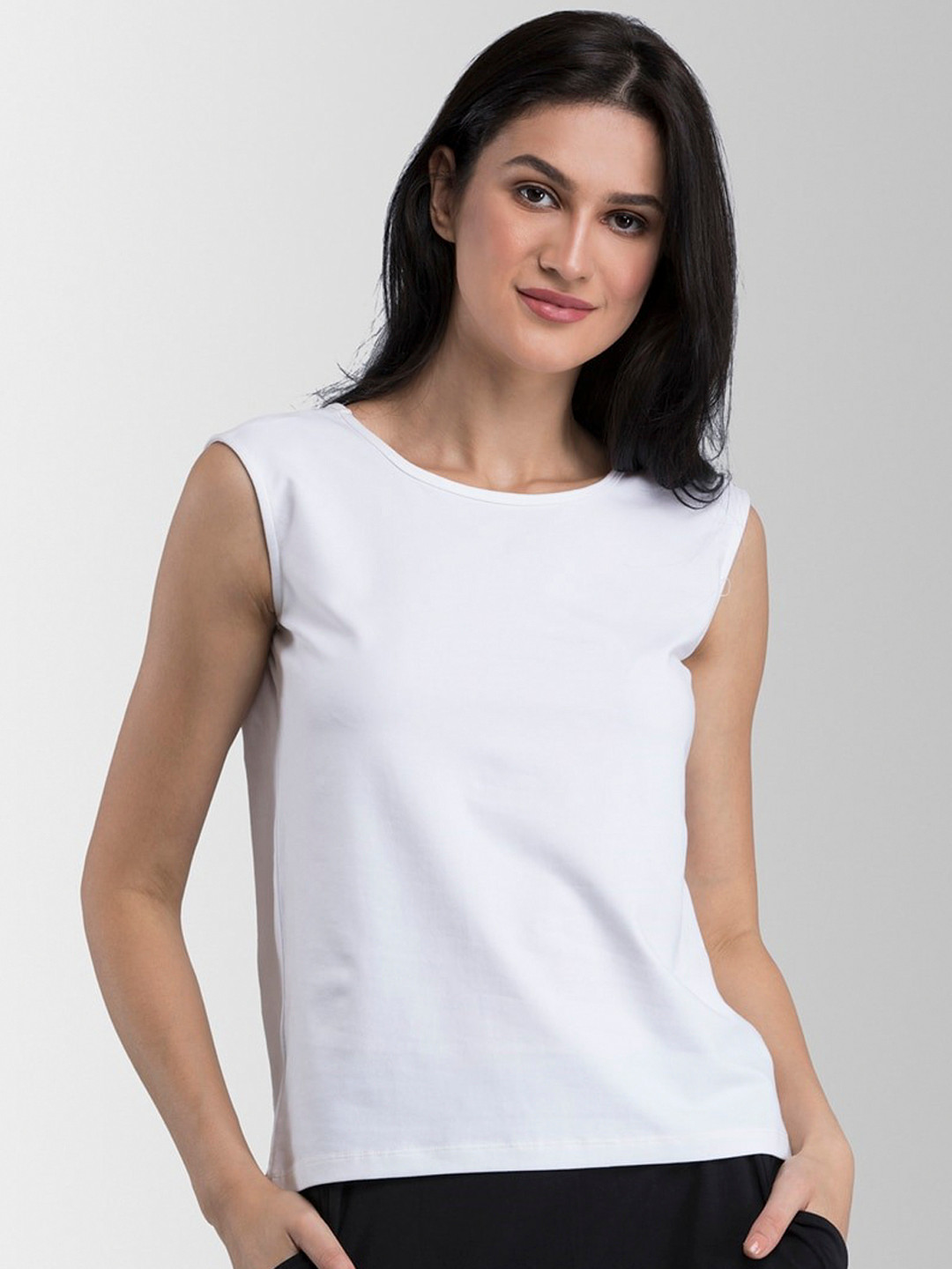 

FableStreet Women White Solid Round Neck T-shirt