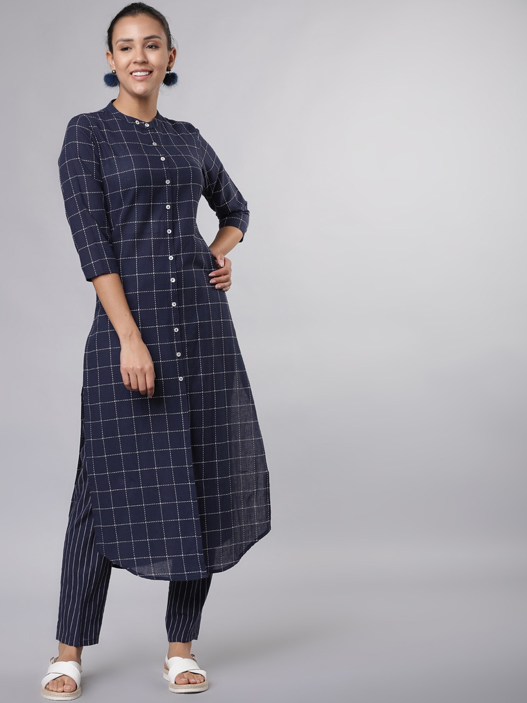 

Vishudh Women Navy Blue & Off-White Embroidered Kurta with Trousers