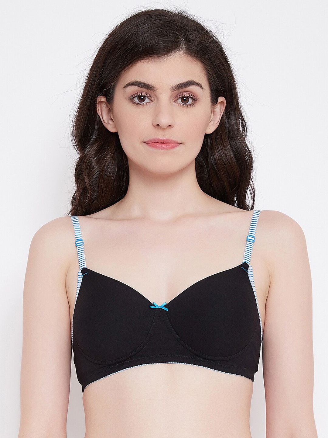 

Clovia Black Solid Non-Wired Lightly Padded T-shirt Bra BR1049L1332B