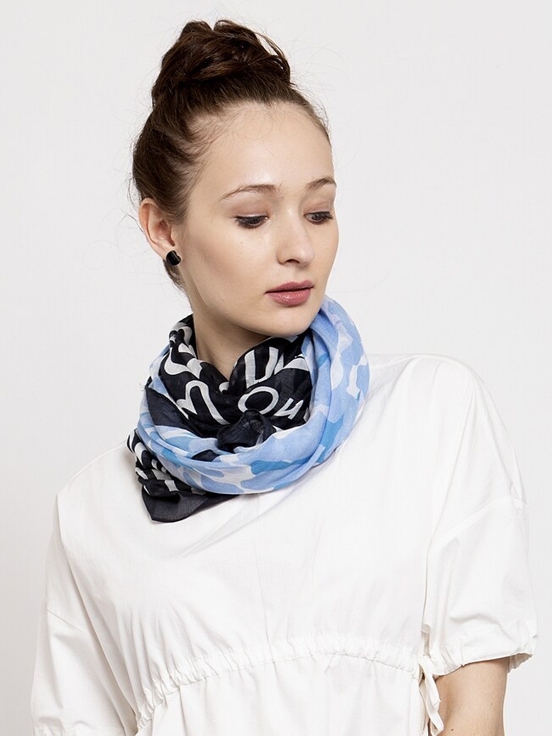 

J Style Women Blue & Off-White Printed Scarf