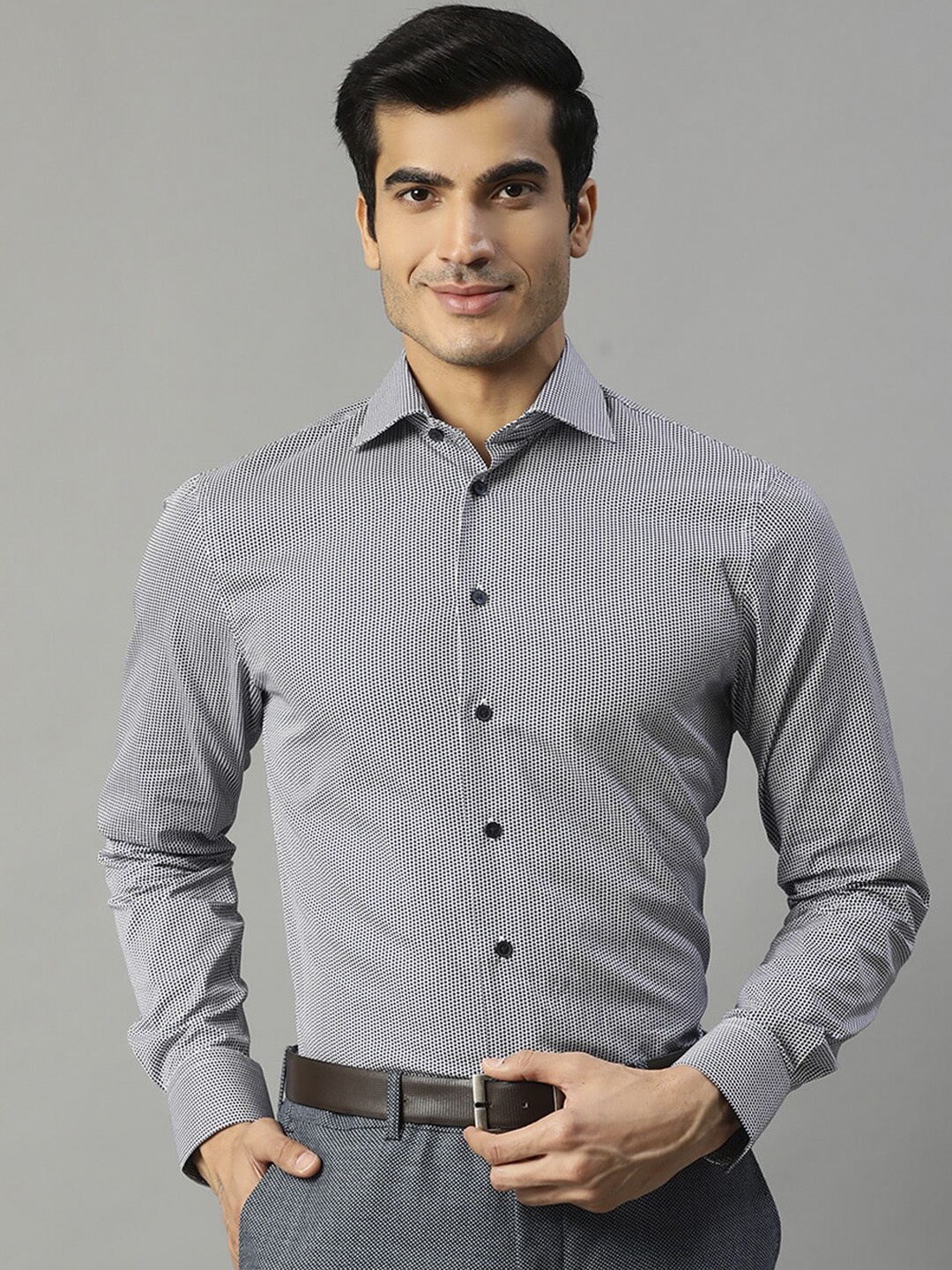 

Matinique Men White & Navy Blue Slim Fit Printed Formal Shirt