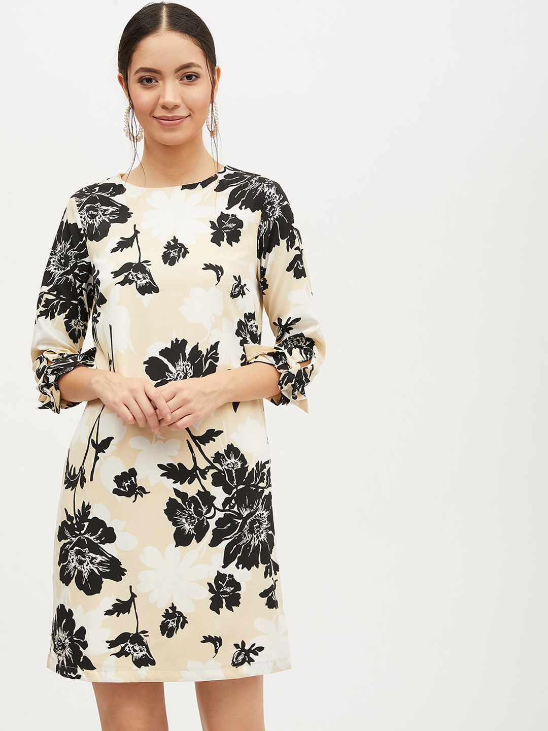 

Harpa Women Beige & Black Floral Printed A-Line Dress