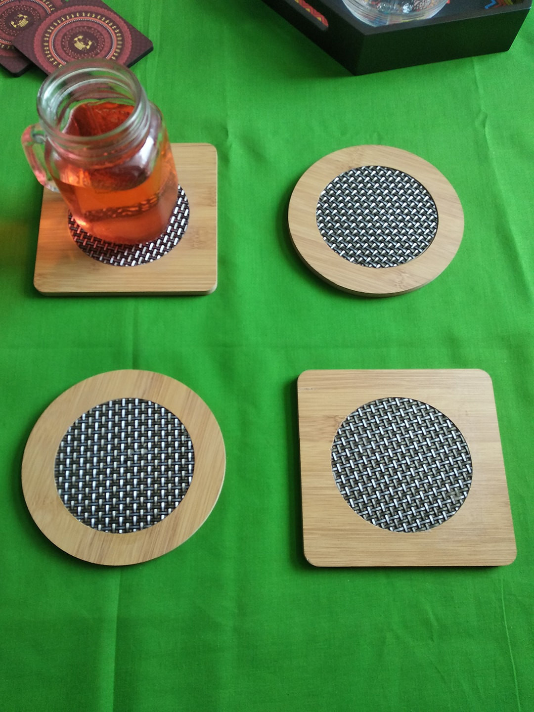 

CRAYTON Set Of 4 Brown & Grey Mesh Patterned Square & Round Bamboo Coasters