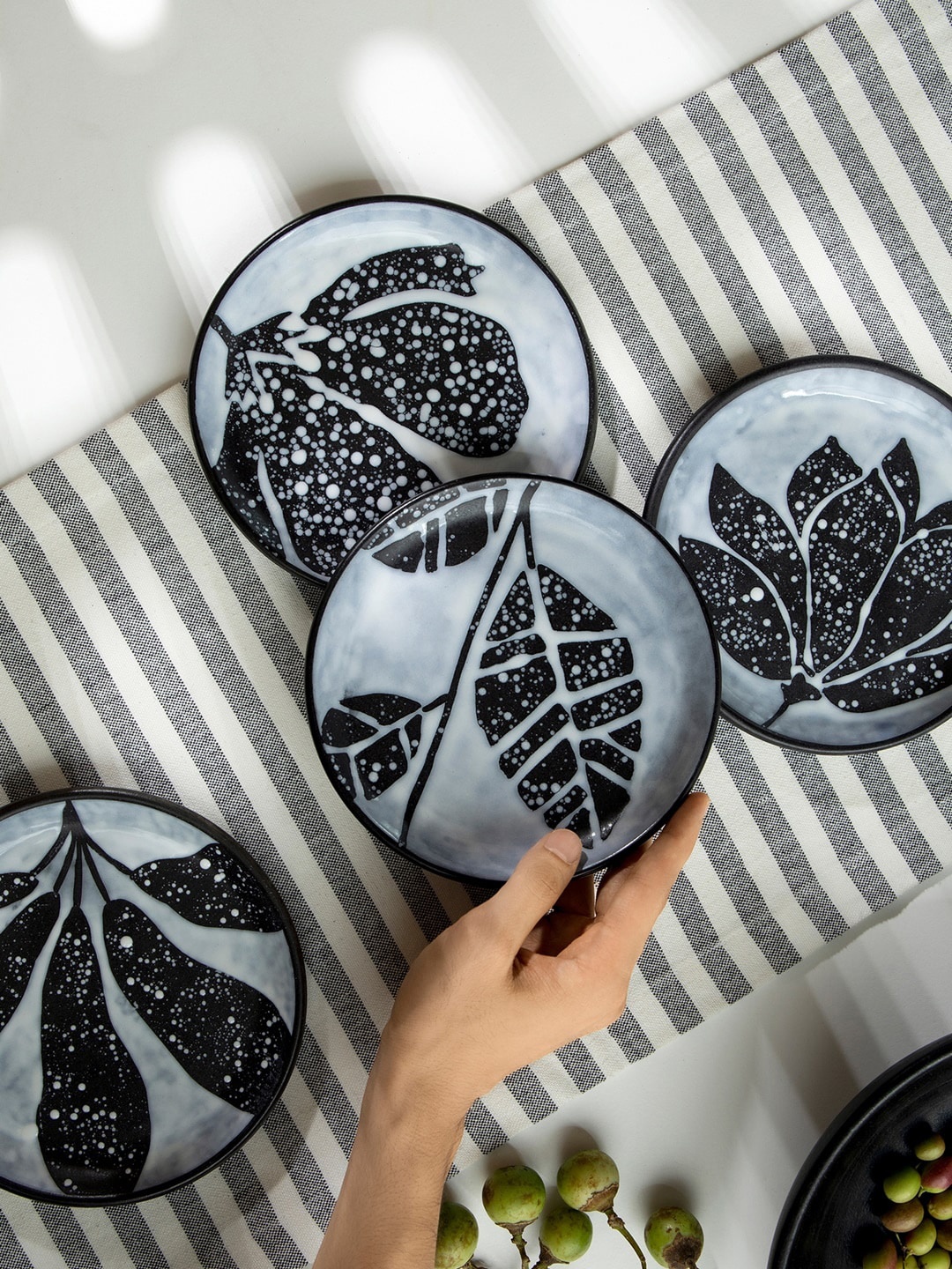 

ellementry Grey 4 Pcs Printed Ceramic Plates Set