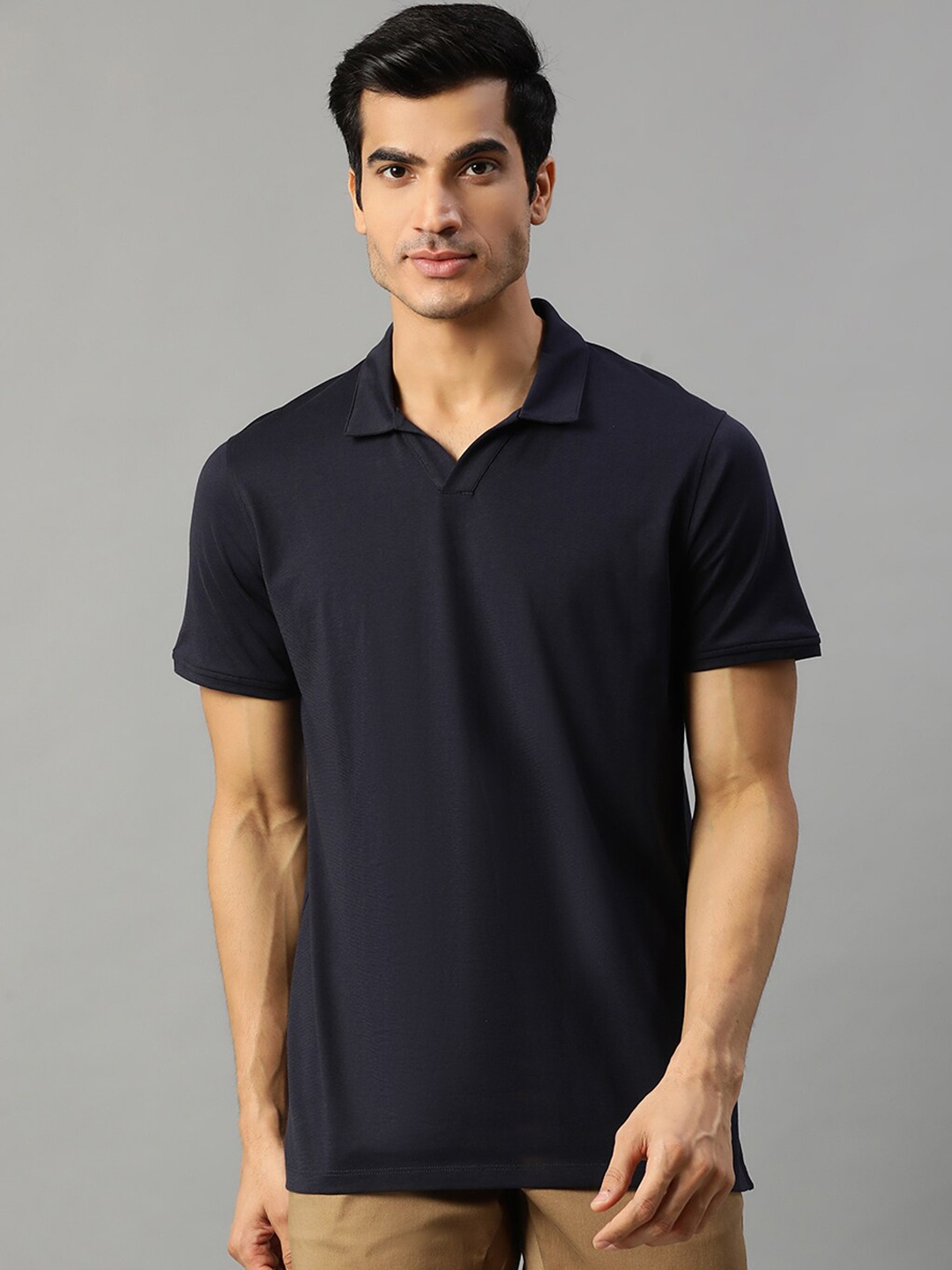 

Matinique Men Navy Blue Solid Slim Fit Polo Collar T-shirt