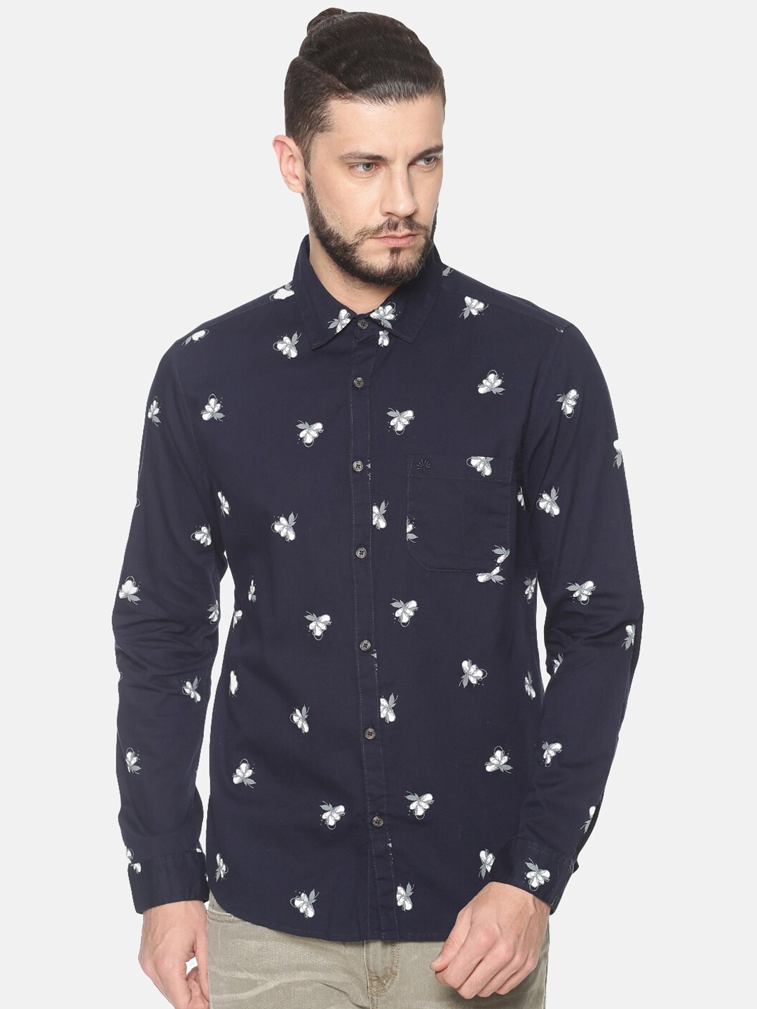 

Chennis Men Navy Blue & White Slim Fit Floral Printed Casual Shirt