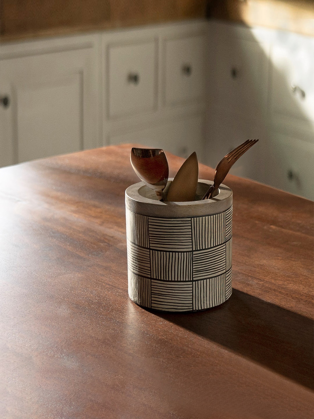 

ellementry Off-White & Black Checked Ecomix Cutlery Stand