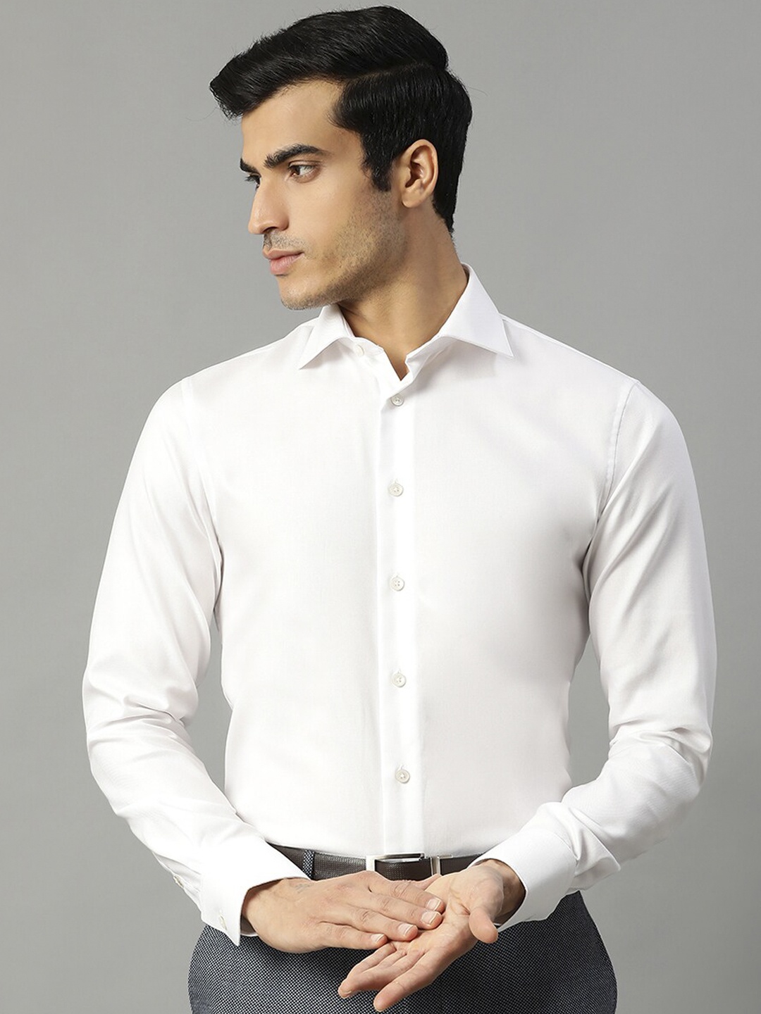 

Matinique Men White Slim Fit Solid Formal Shirt
