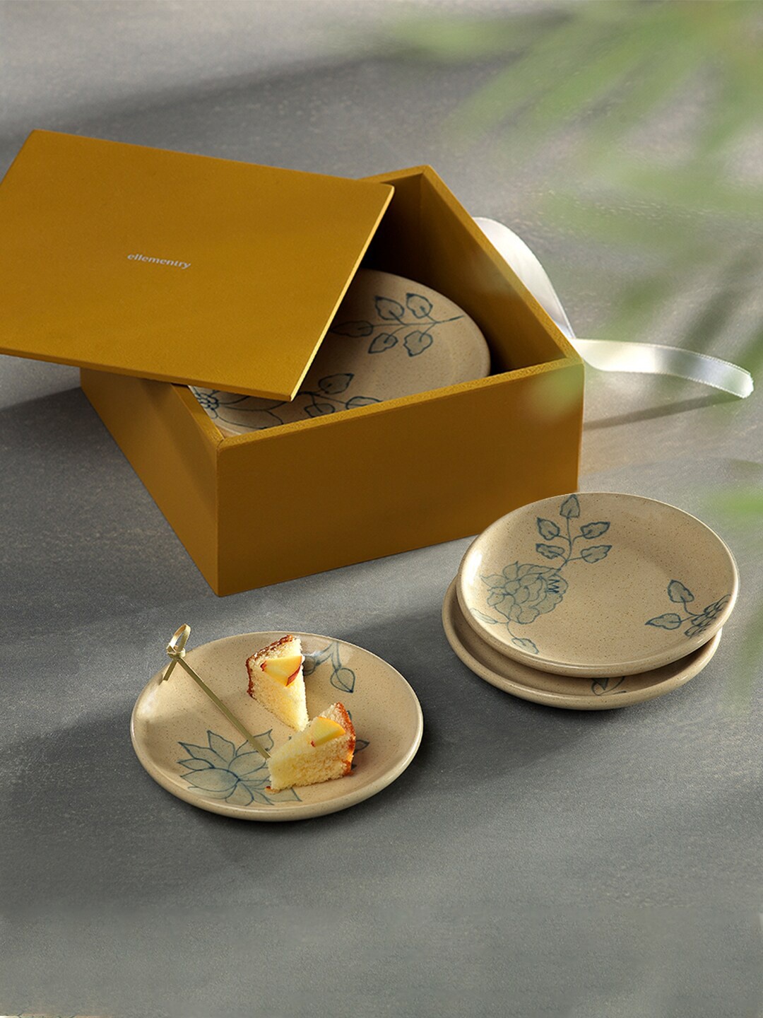 

ellementry Beige & Blue 4 pcs Platers Set with Engineered Wooden Box