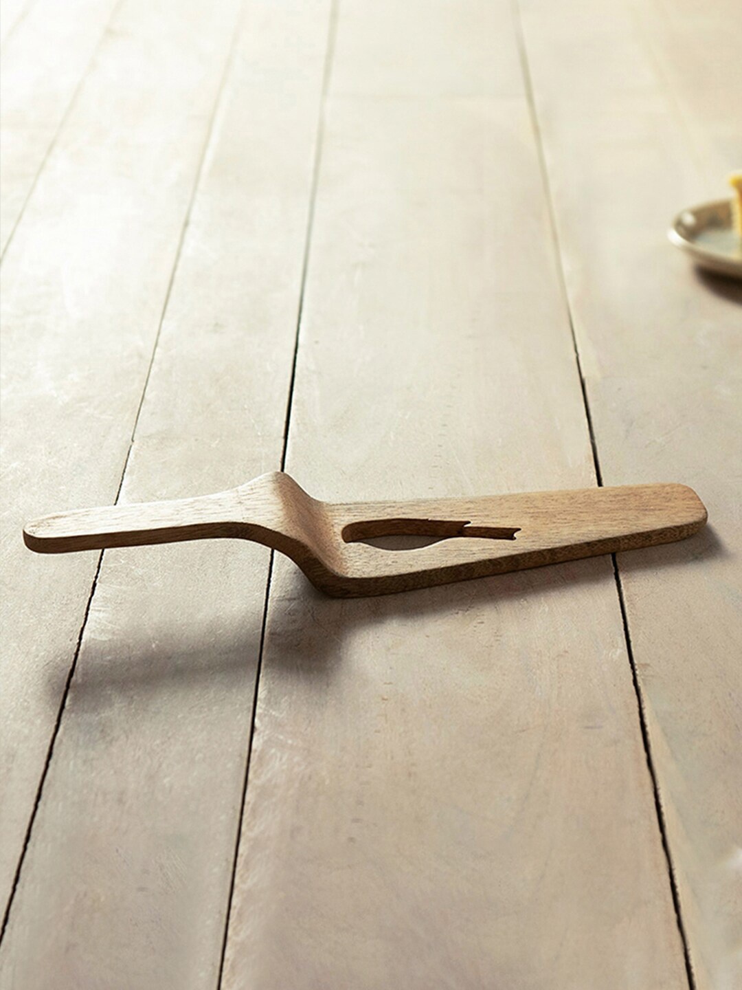 

ellementry Brown Mango Wood Cake Server