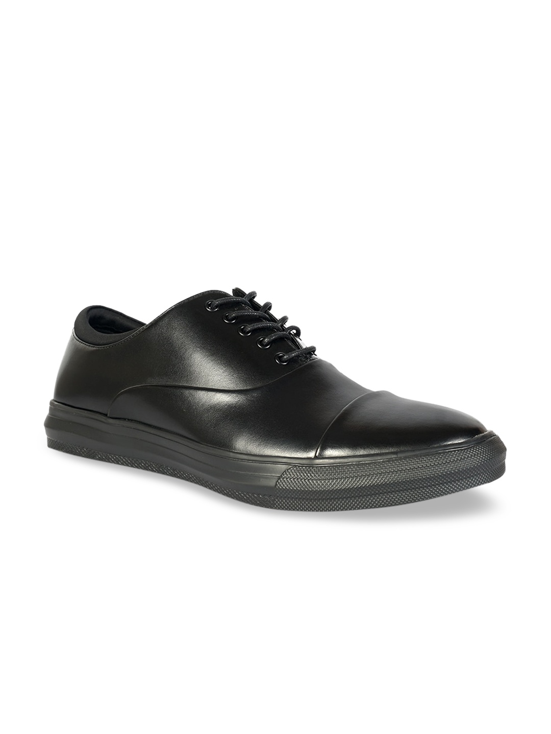 

Kenneth Cole Men Black Solid Leather Formal Oxfords