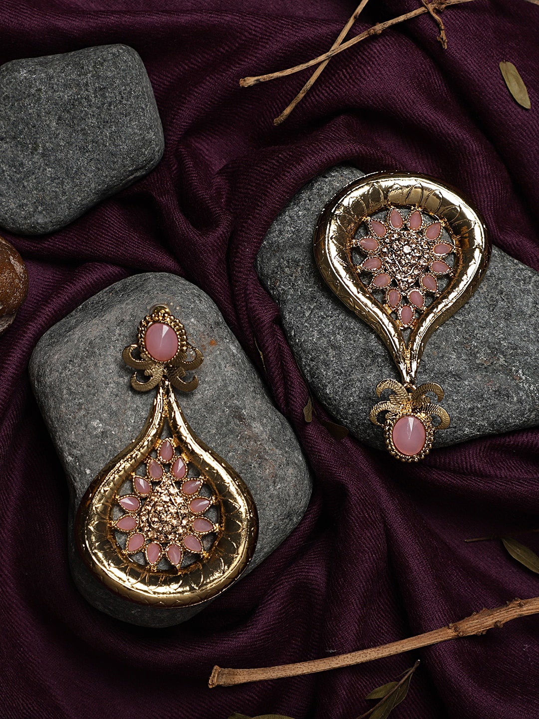

Mali Fionna Gold-Toned & Pink Teardrop Shaped Drop Earrings