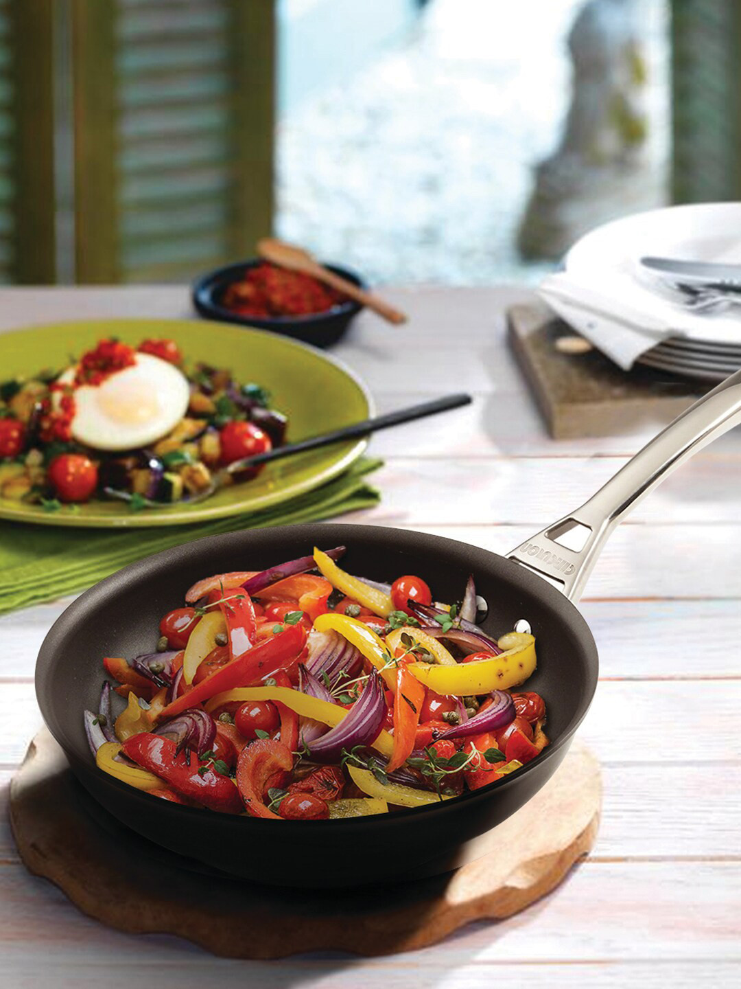 

MEYER Black & Silver-Toned Circulon Infinite Non-Stick + Hard Anodized Stirfry 26cm