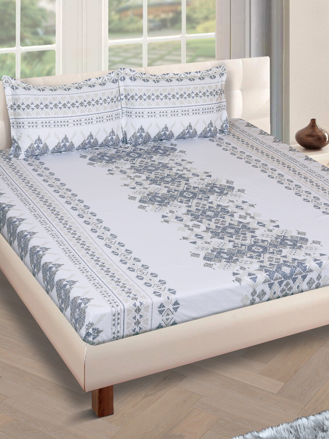 ROMEE White & Green Geometric 160 TC Cotton 1 Queen Bedsheet with 2 Pillow Covers