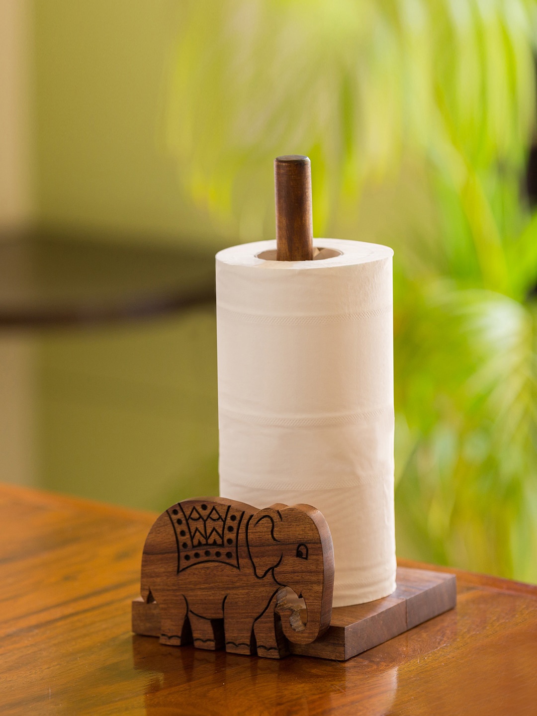 

ExclusiveLane Brown The Elephant Warriors Wooden Tissue Roll Holder