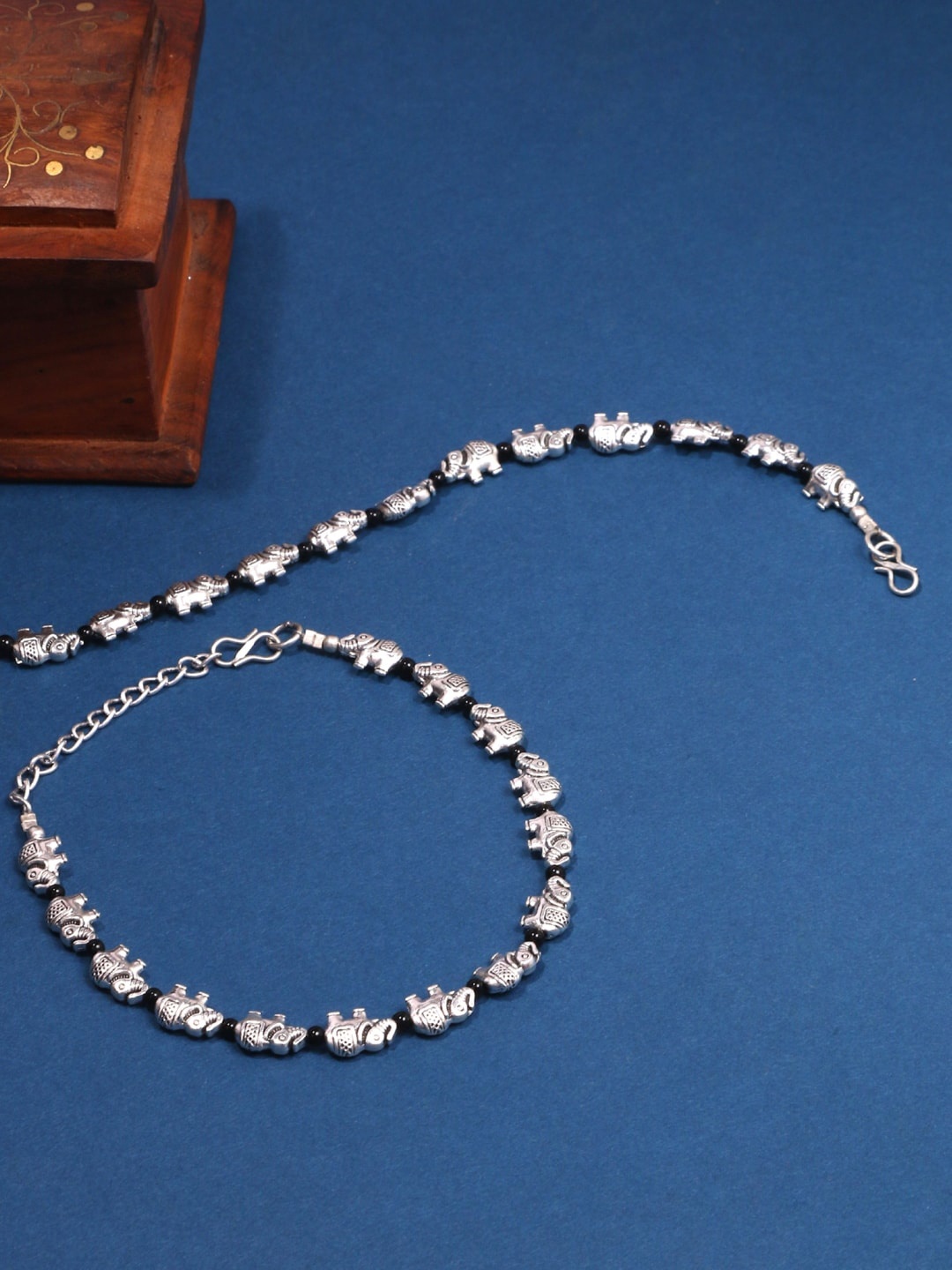 

Infuzze Set Of 2 Oxidised Silver-Plated Brown Beaded Anklets