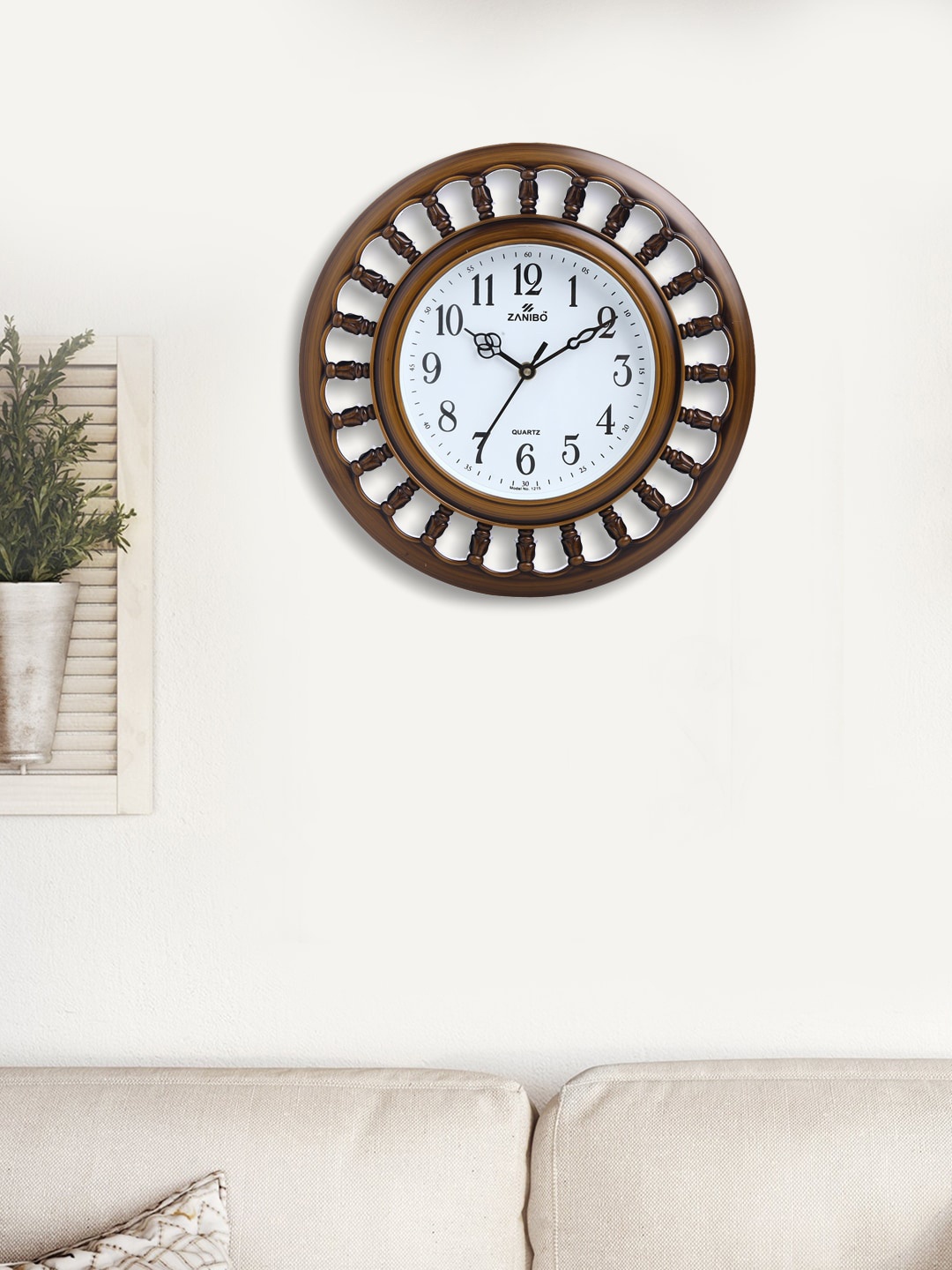 

ZANIBO Brown Round Solid 30.5 x 30.5 cm Analogue Wall Clock