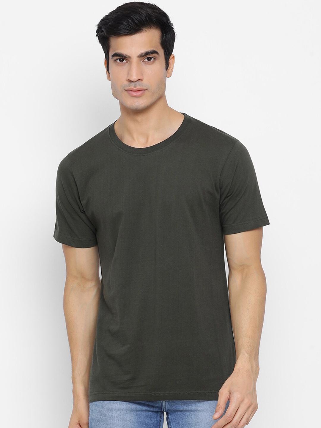 

YOLOCLAN Men Green Solid Round Neck Pure Cotton T-shirt