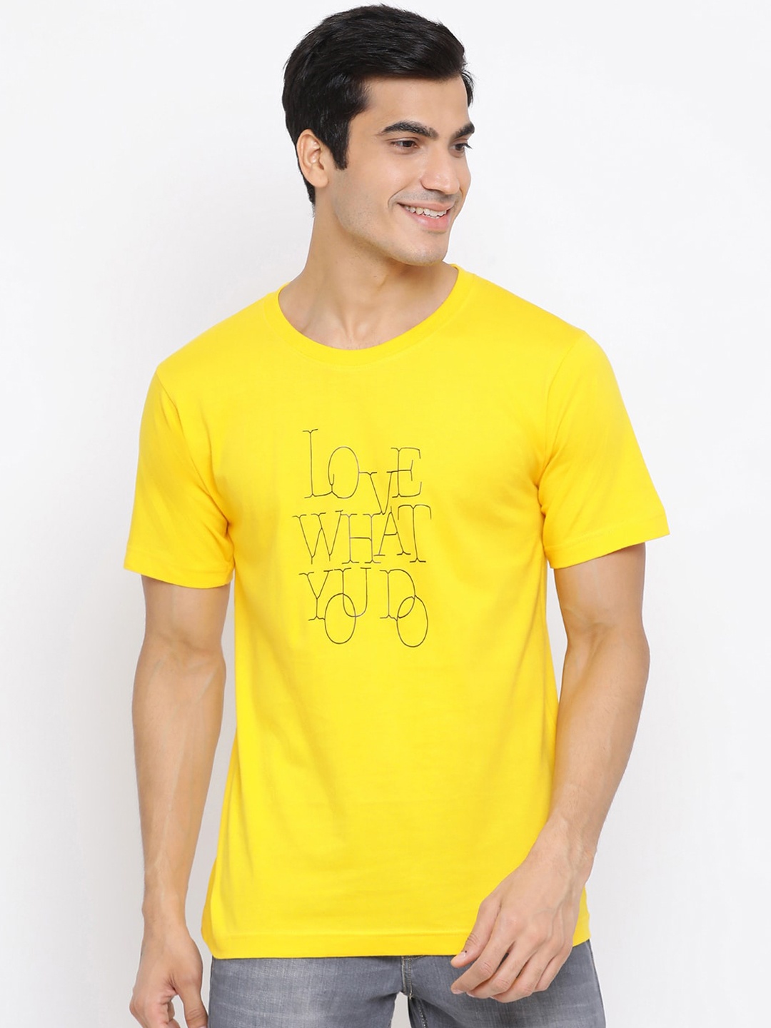 

YOLOCLAN Men Yellow Black Printed Round Neck Pure Cotton T-shirt