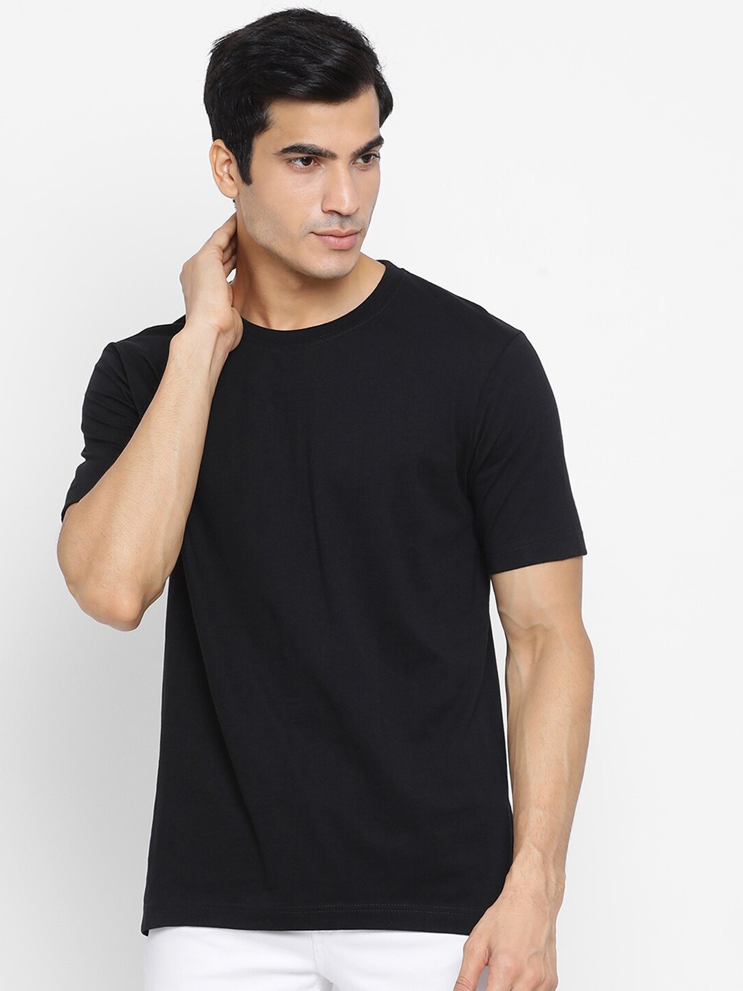 

YOLOCLAN Men Black Solid Round Neck Pure Cotton T-shirt