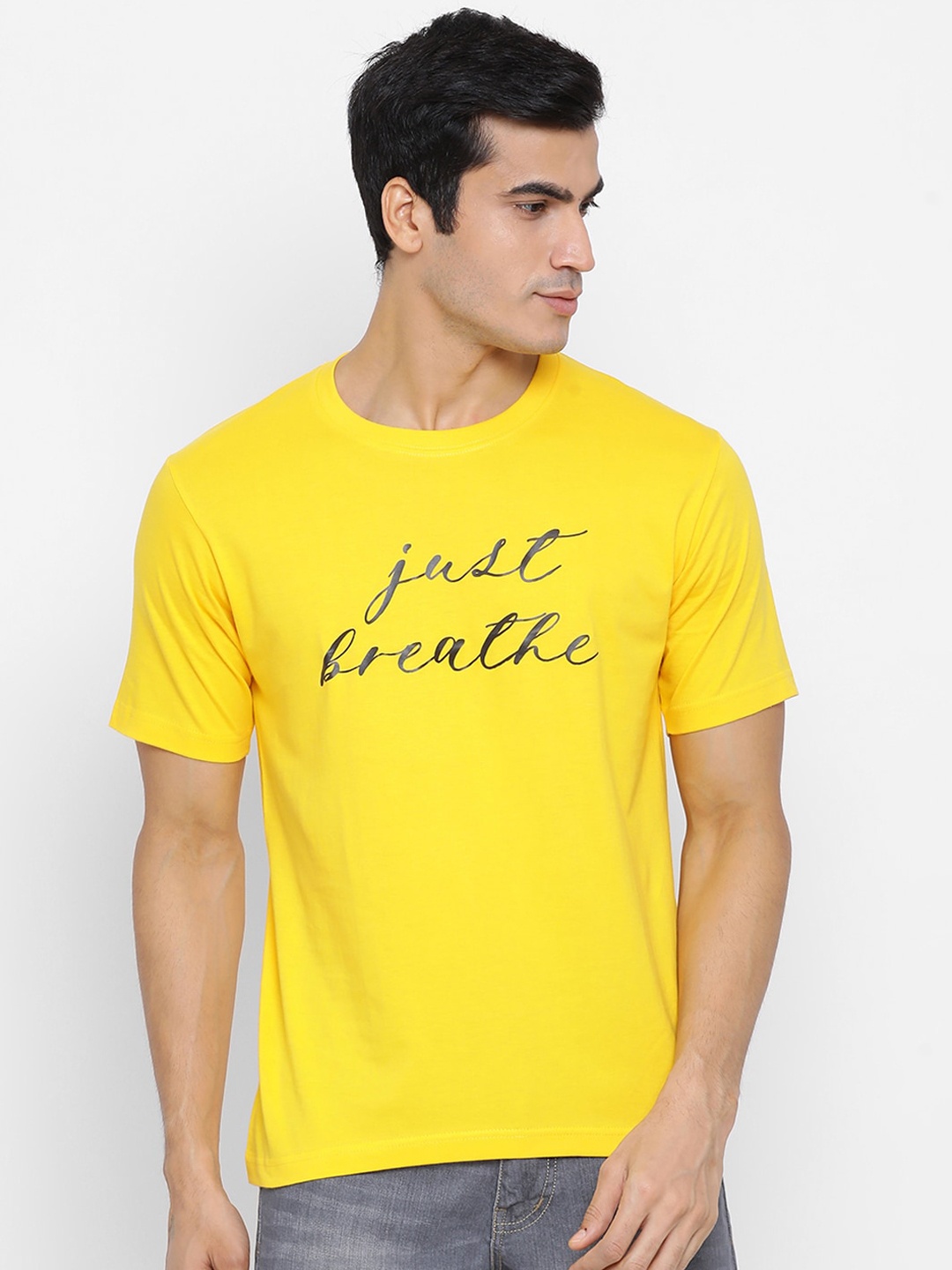 

YOLOCLAN Men Yellow Black Printed Round Neck Pure Cotton T-shirt