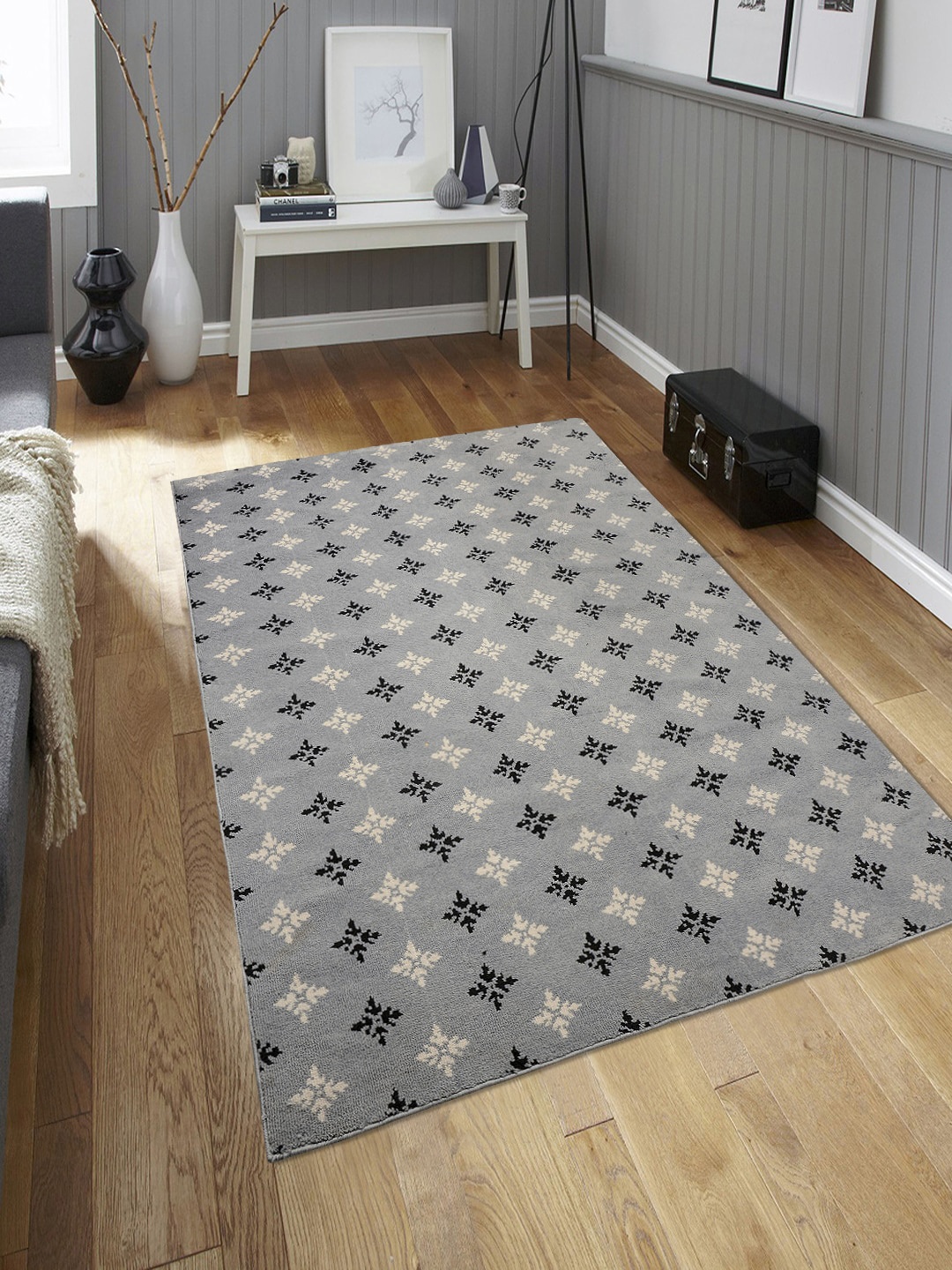 Saral Home Grey & Black Floral Designer Anti-Skid Carpet