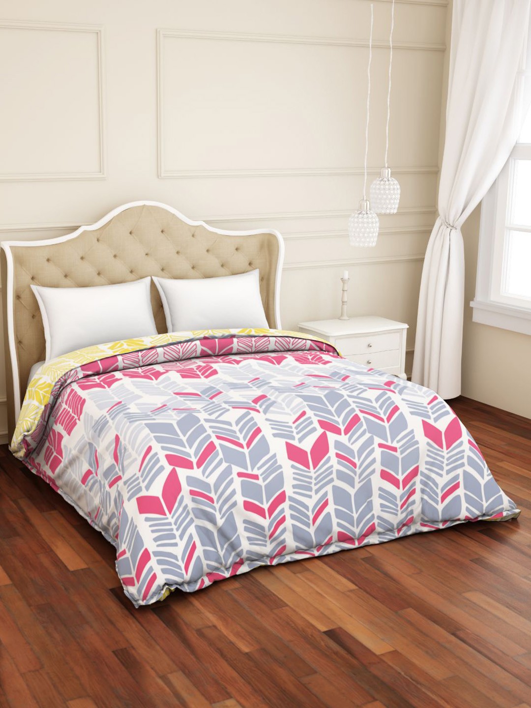 

SPACES Pink Geometric AC Room 150 GSM Double Bed Quilt, White