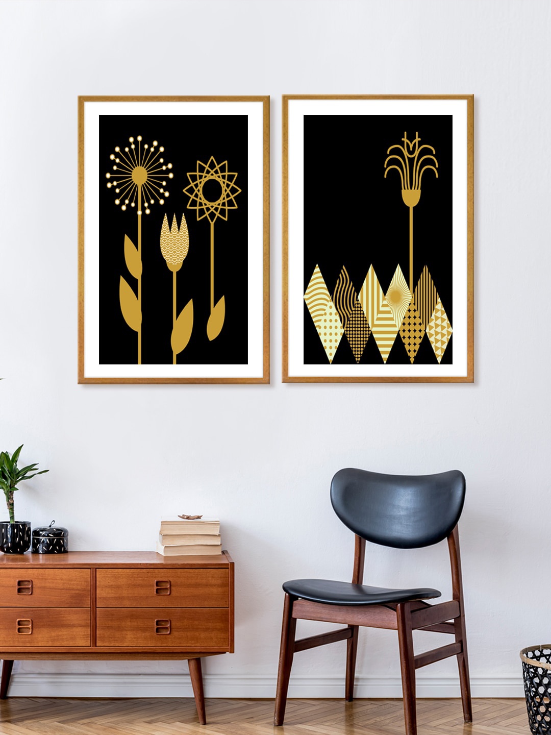 

999Store Set Of 2 Black & Gold-Toned Printed Circular Ray Stems Wall Arts