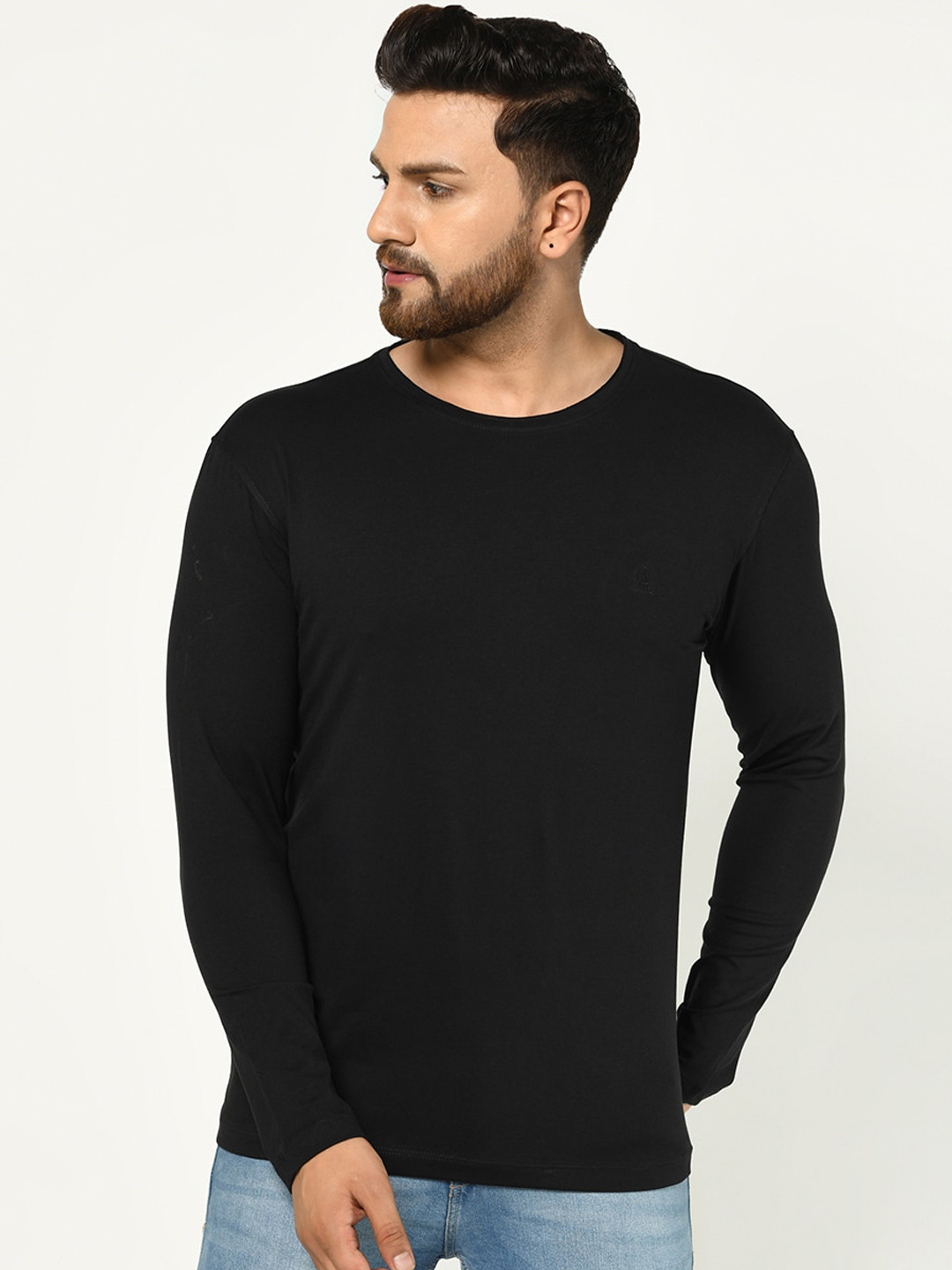 

ARMISTO Men Black Solid Round Neck T-shirt