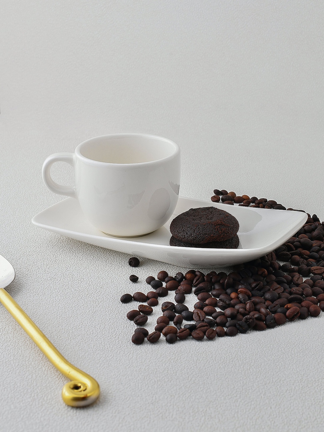 Ariane White Solid Euro Cup & Long Saucer