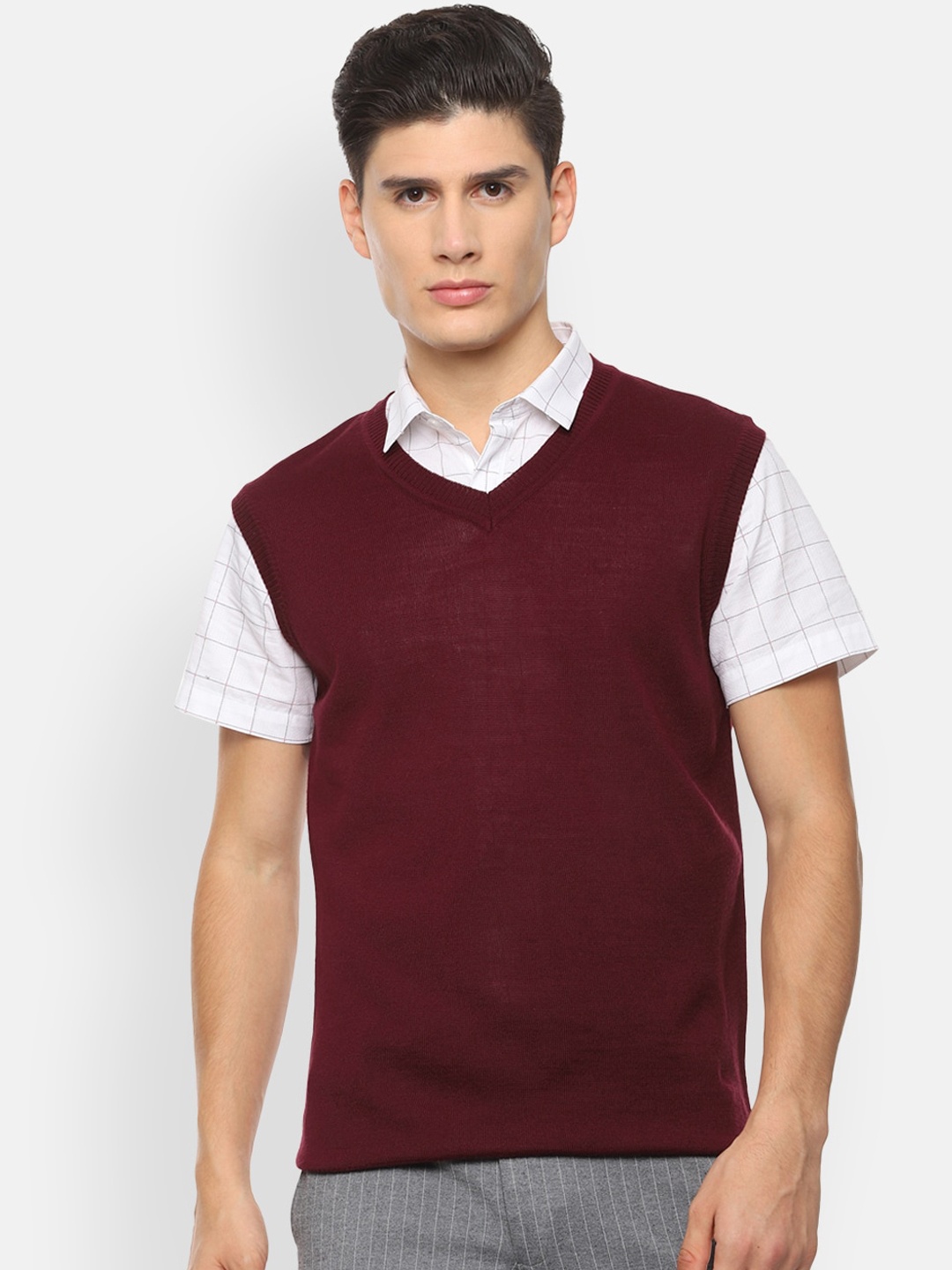 

Van Heusen Men Maroon Solid Sweater Vest