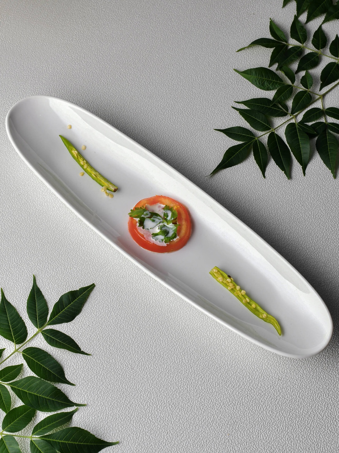 

Ariane White Solid Fine Porcelain Delite Oval-Shape Tray