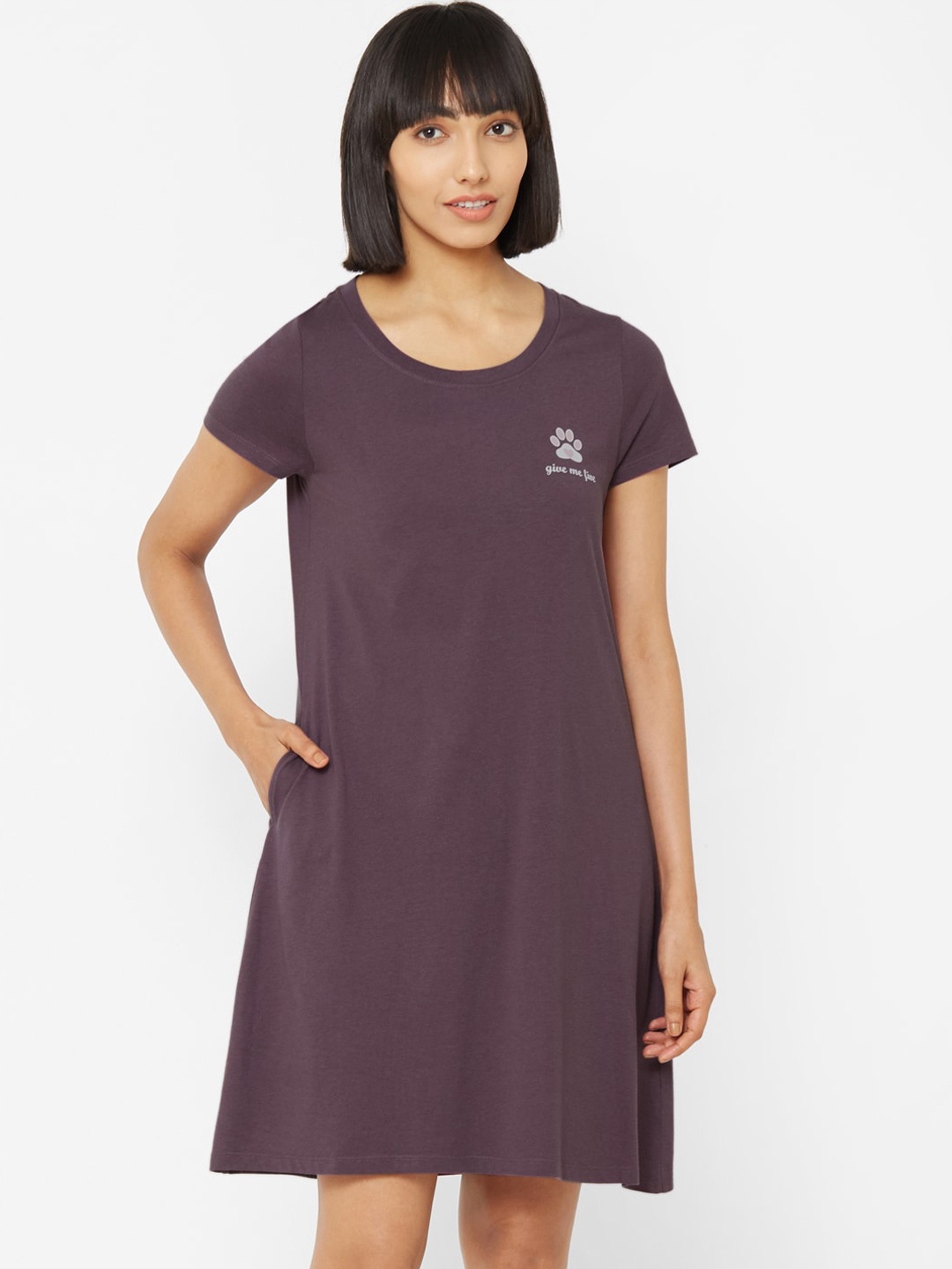 

Soie Women Mauve Solid Knee Length Nightdress