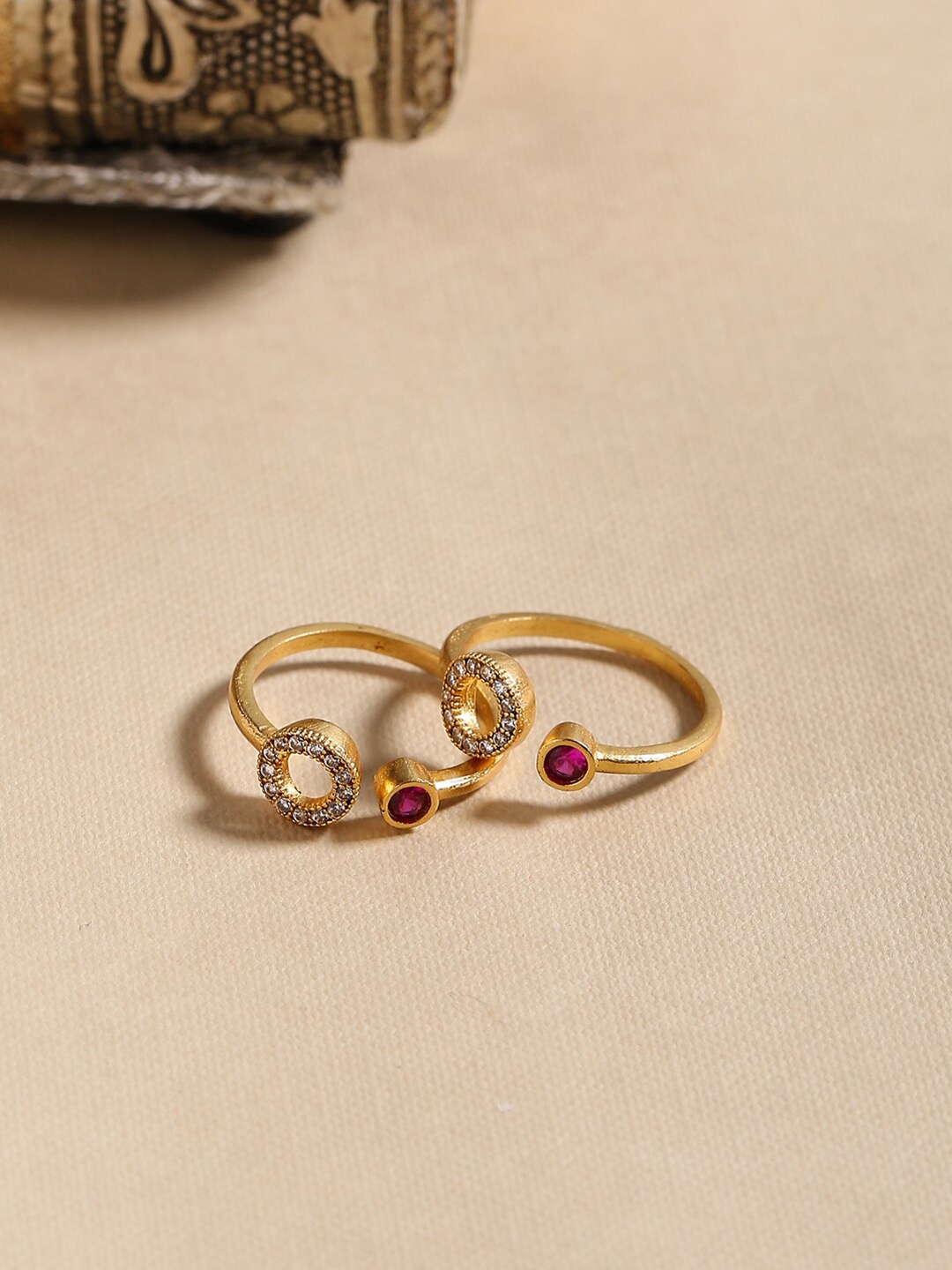 

Shoshaa Set of 2 Gold-Plated White & Pink Stone-Studded Toe Rings