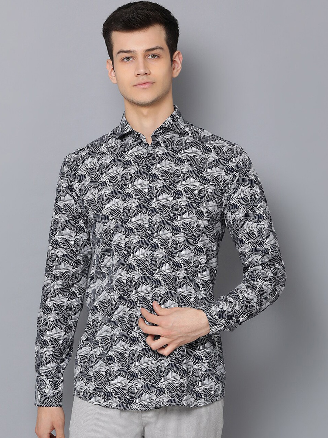 

Bruun & Stengade Men Black & Grey Slim Fit Printed Casual Shirt