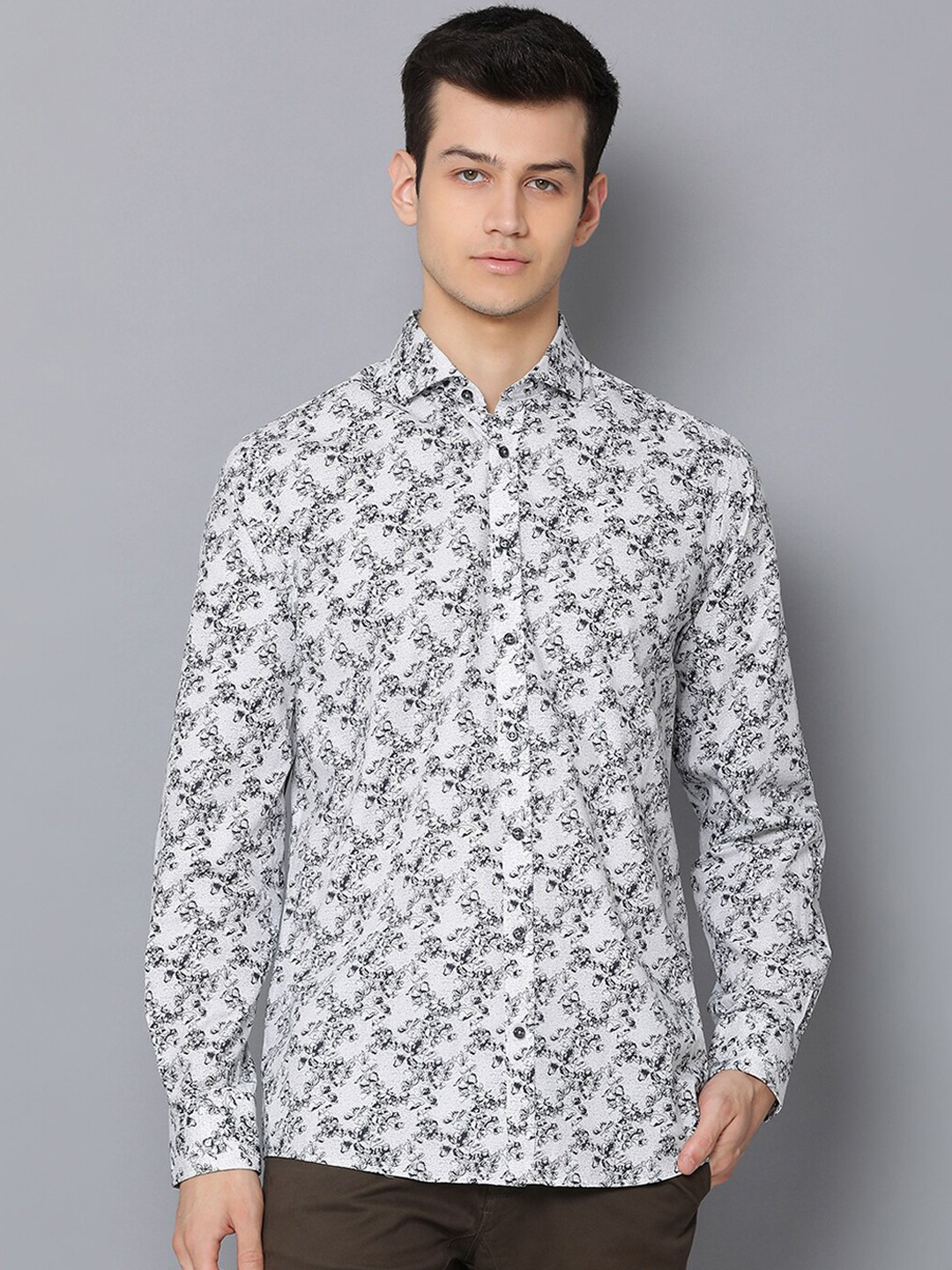 

Bruun & Stengade Men Grey & White Regular Fit Printed Casual Shirt