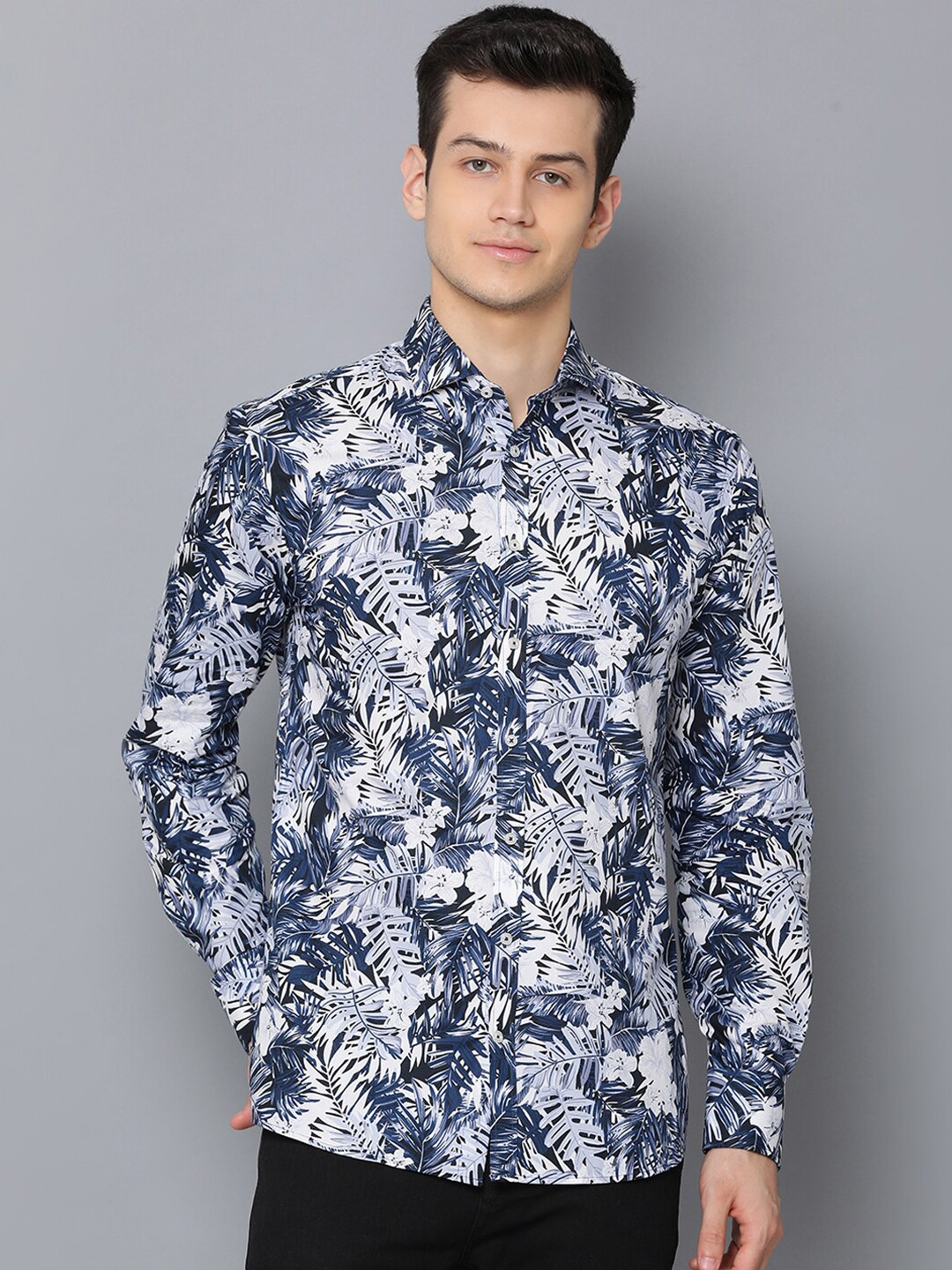 

Bruun & Stengade Men Blue & White Slim Fit Printed Casual Shirt