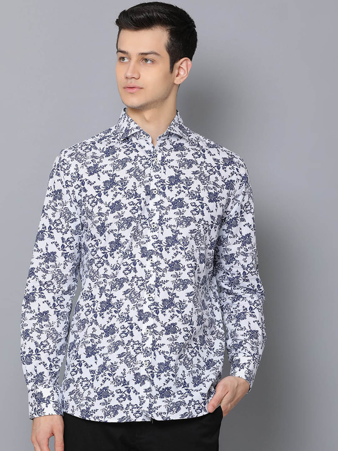 

Bruun & Stengade Men Navy Blue & White Regular Fit Printed Casual Shirt