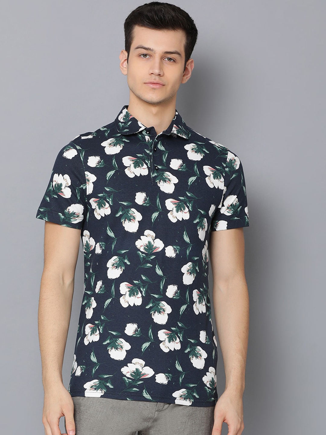 

Bruun & Stengade Men Navy Blue & White Slim Fit Floral Printed Casual Shirt