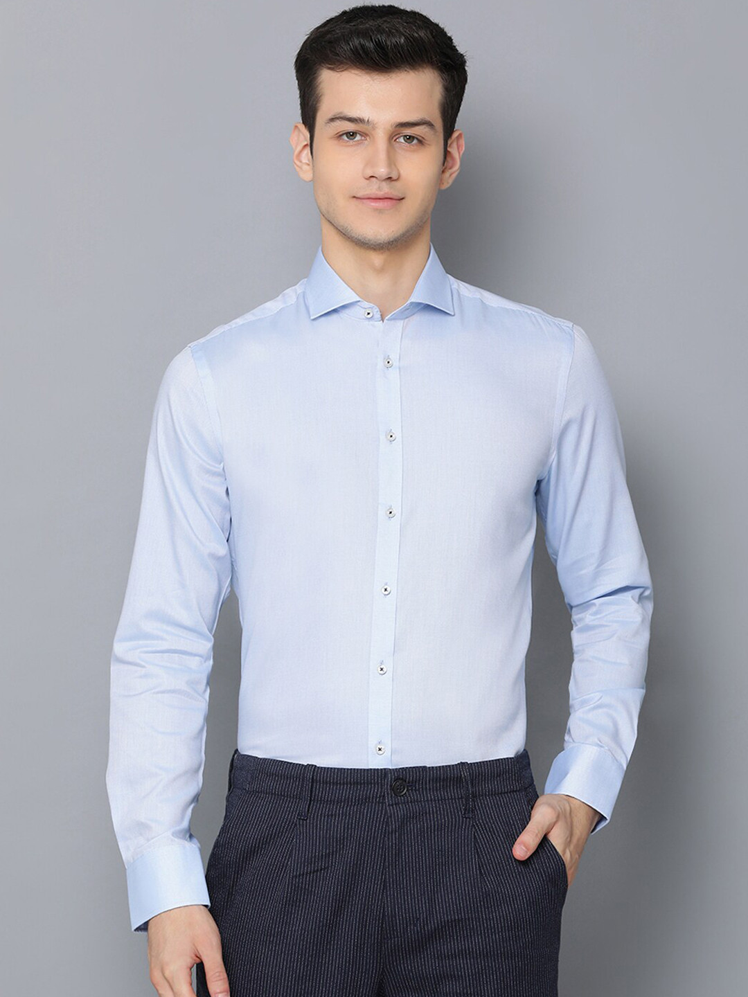 

Bruun & Stengade Men Sky Blue Slim Fit Solid Formal Shirt