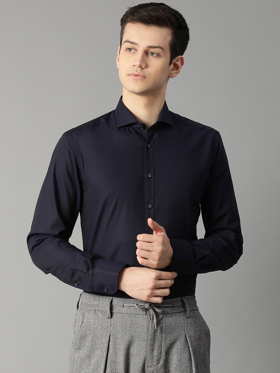 

Bruun & Stengade Men Navy Blue Slim Fit Solid Semiformal Shirt