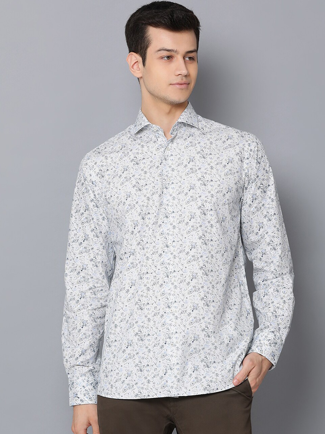 

Bruun & Stengade Men White Regular Fit Floral Printed Casual Shirt