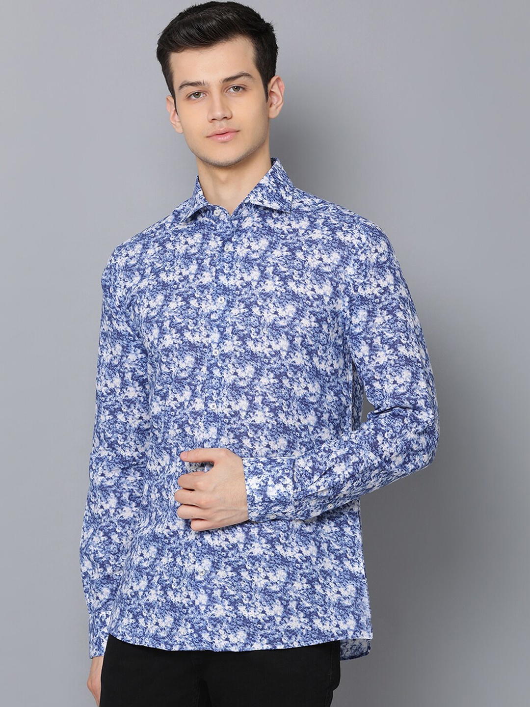

Bruun & Stengade Men Blue & White Slim Fit Printed Casual Shirt