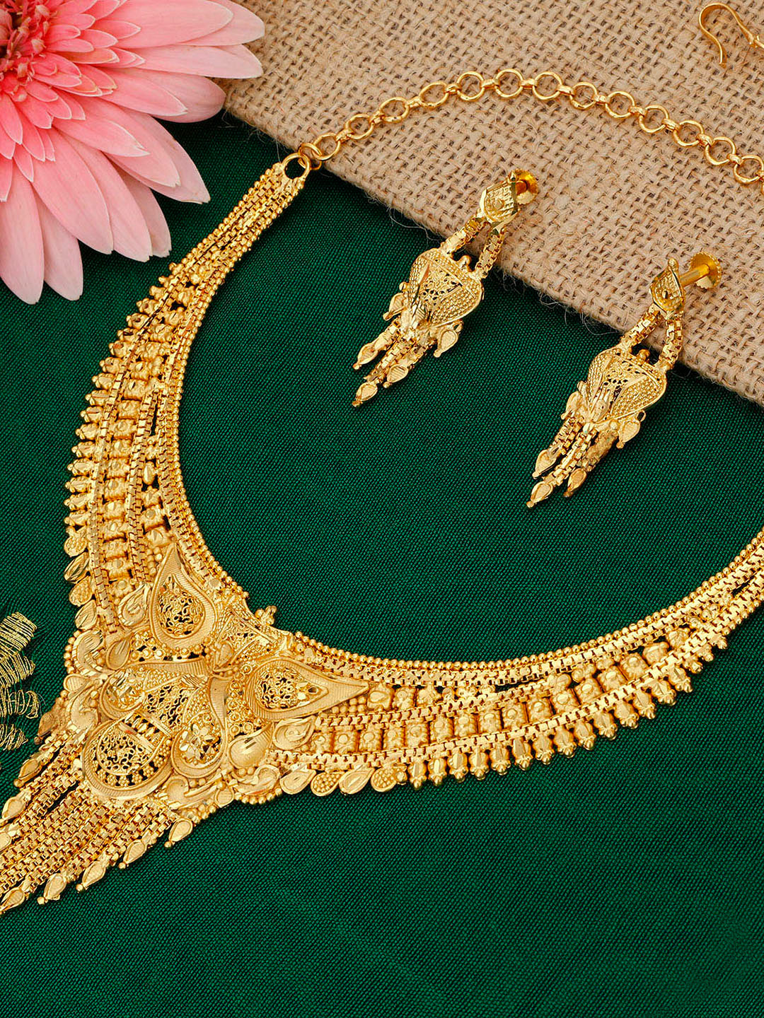 

Sukkhi 24 Carat Gold-Plated Jewellery Set