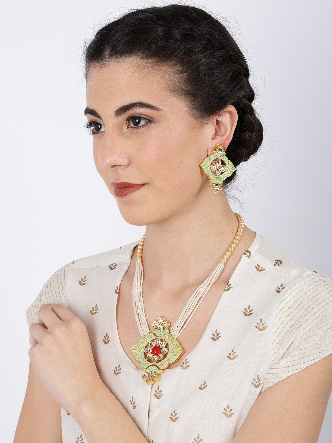 

Sukkhi Gold-Plated Sea-Green & Off-White Kundan-Studded Beaded Meenakari Jewellery Set