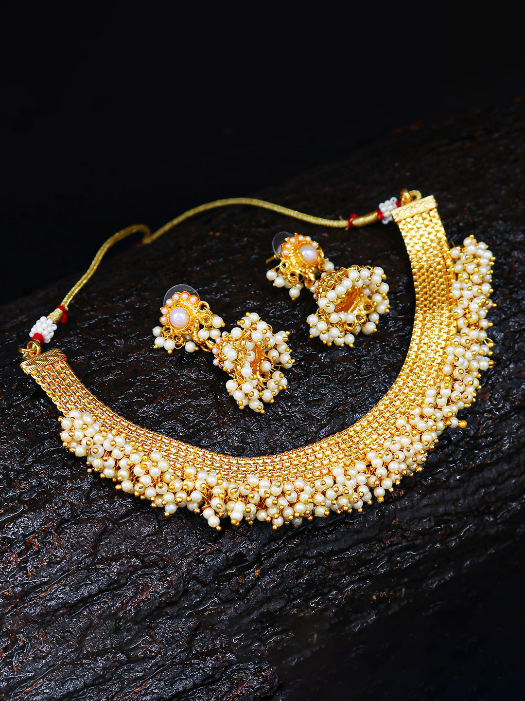 

Sukkhi Gold-Plated Off-White Pearls Jewellery Set