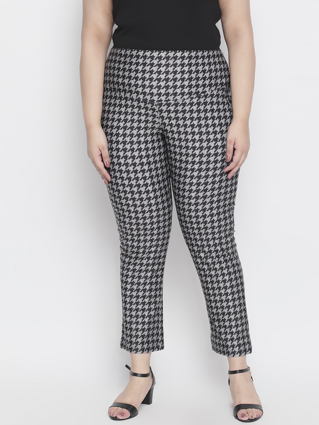 

Amydus Women Plus Size Black & Grey Regular Fit Printed Regular Trousers