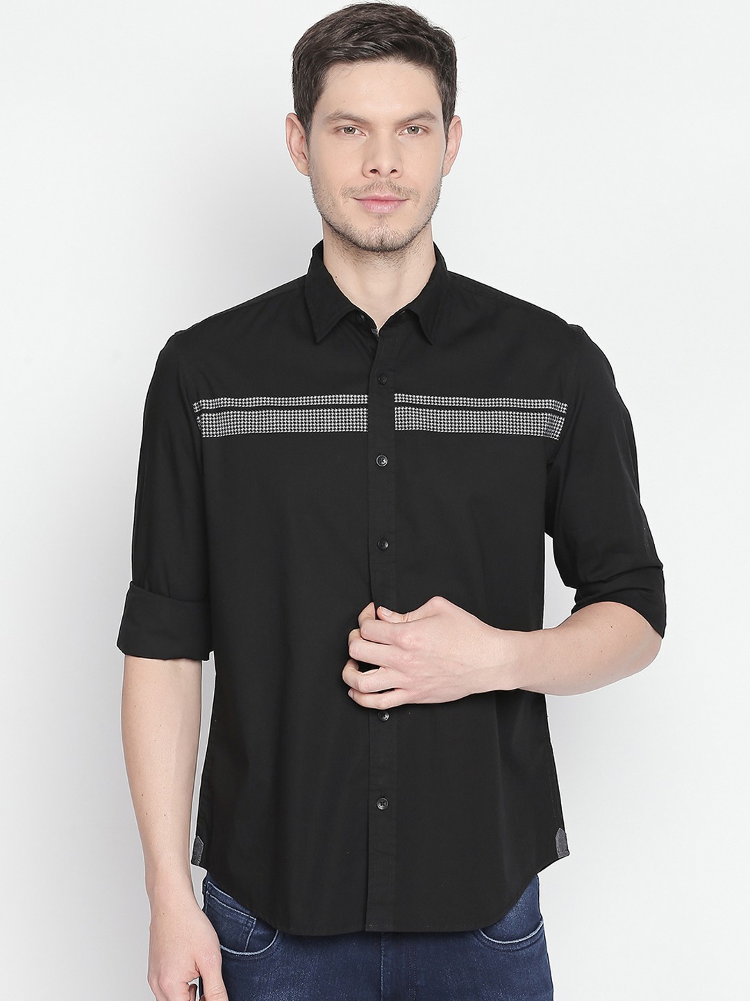 

Basics Men Black & White Slim Fit Printed Casual Shirt