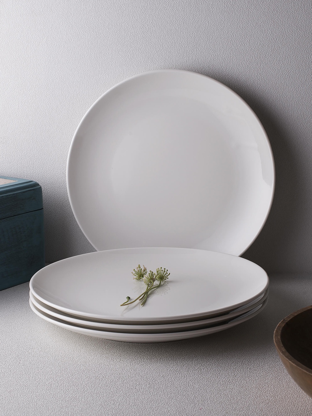 

Ariane Urmi Set of 4 White Fine Porcelain Glossy Urmi Plates
